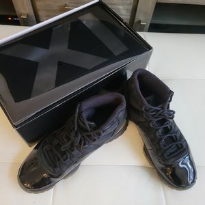 Air Jordan 11 "Cap and Gown"